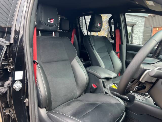 2025 Toyota Hi-Lux 2.8 D-4D GR SPORT II Pickup Double Cab 4dr Diesel Auto 4WD Euro 6 (s/s) (204 ps) 2.8