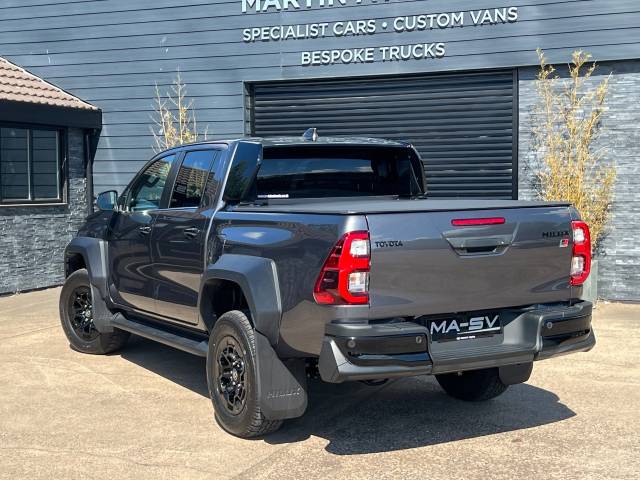 2025 Toyota Hi-Lux 2.8 D-4D GR SPORT II Pickup Double Cab 4dr Diesel Auto 4WD Euro 6 (s/s) (204 ps) 2.8