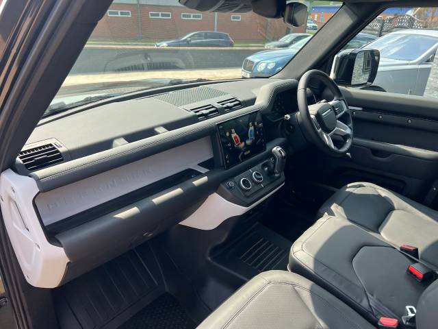 2025 Land Rover Defender 3.0 OBSIDIAN EDITION 90 D350 X-DYNAMIC HSE Hard Top Auto 3 Seat (2025 MODEL)