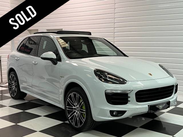 Porsche Cayenne 3.0 S E-Hybrid 5dr Tiptronic S Estate Petrol / Electric Hybrid Carrera White