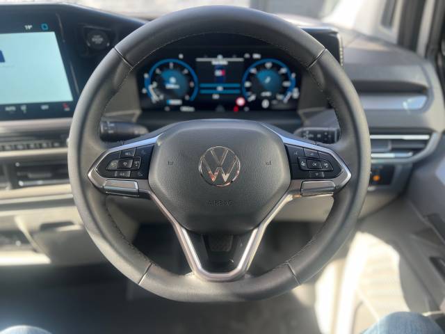 2025 Volkswagen Transporter 2.0 TDI 150 Commerce Pro Kombi Van 4MOTION Auto