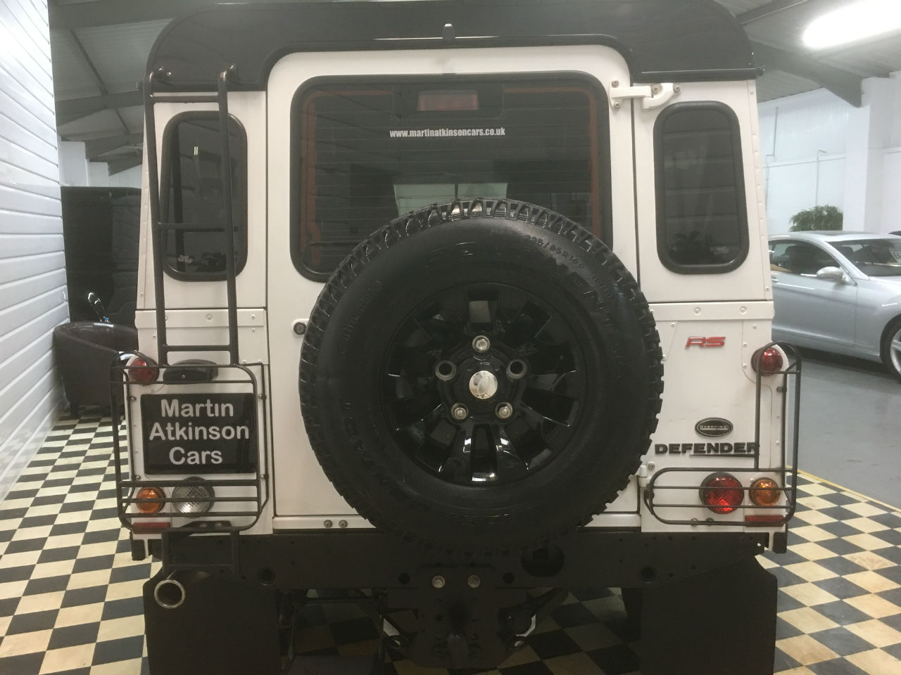 Land Rover Defender XS Station Wagon 2.2 TDCi 7 Seater Four Wheel Drive Diesel Fuji White