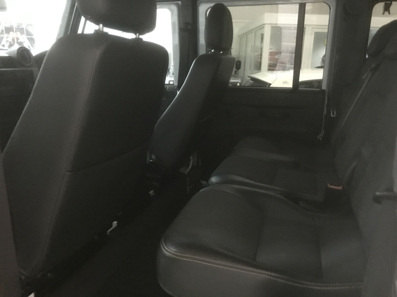 Land Rover Defender XS Station Wagon 2.2 TDCi 7 Seater Four Wheel Drive Diesel Fuji White