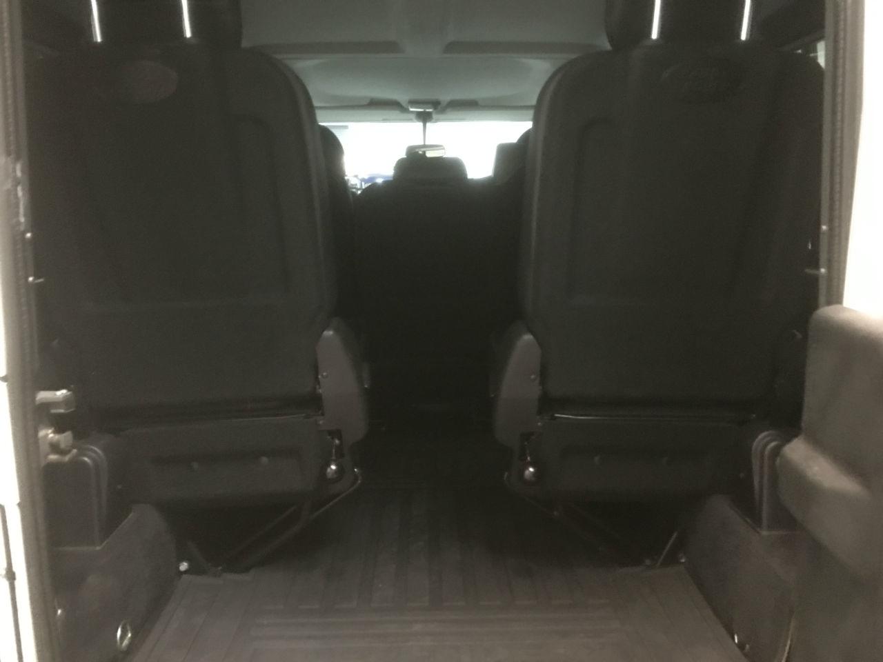 Land Rover Defender XS Station Wagon 2.2 TDCi 7 Seater Four Wheel Drive Diesel Fuji White