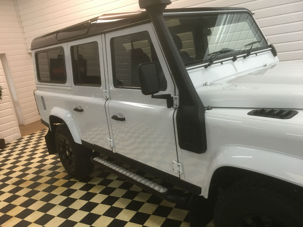 Land Rover Defender XS Station Wagon 2.2 TDCi 7 Seater Four Wheel Drive Diesel Fuji White