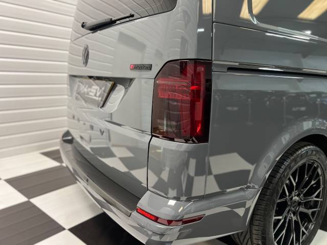 2022 Volkswagen Transporter 2.0 BiTDI 204 Highline Kombi Van 4MOTION DSG