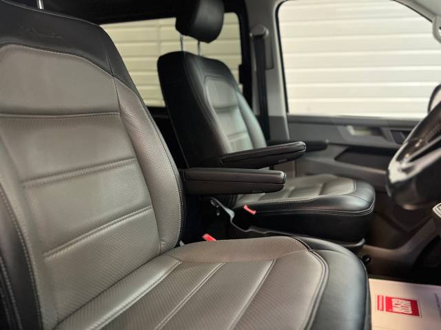 2022 Volkswagen Transporter 2.0 BiTDI 204 Highline Kombi Van 4MOTION DSG