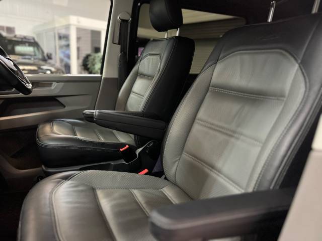 2022 Volkswagen Transporter 2.0 BiTDI 204 Highline Kombi Van 4MOTION DSG