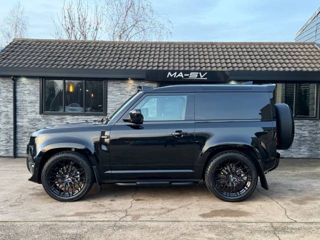 2025 Land Rover Defender 26MY 90 3.0 D250 Hard Top X-Dynamic SE Auto (BESPOKE STYLING)