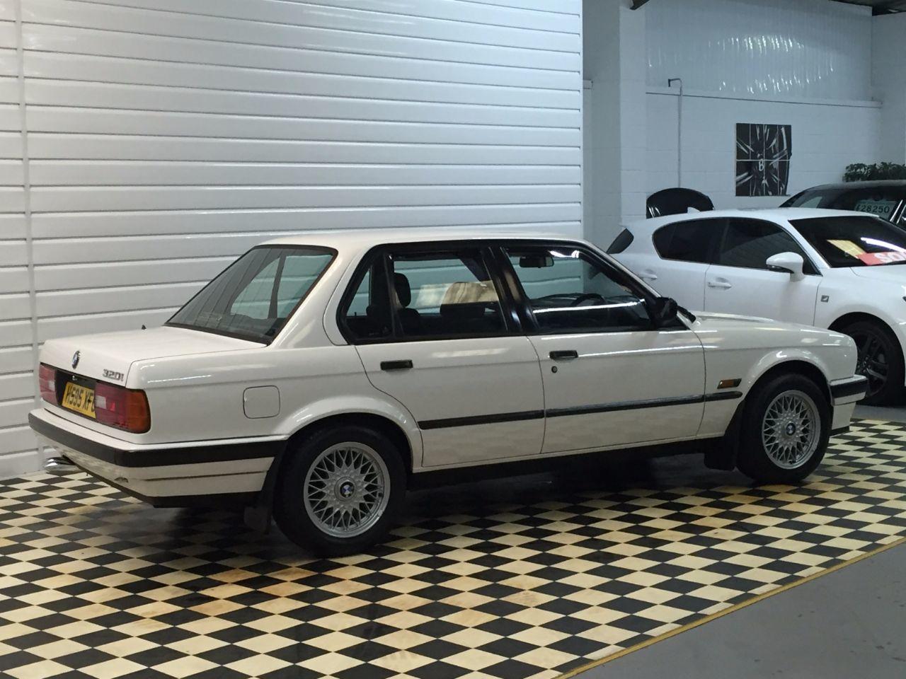 BMW 3 Series 2.0 E30 320I AUTO Saloon Petrol White