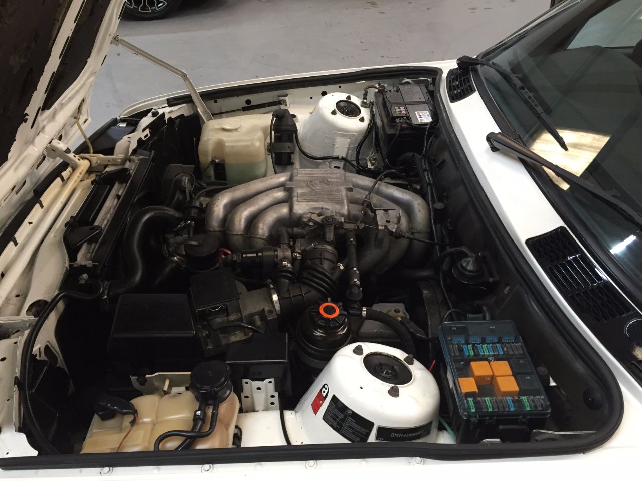 BMW 3 Series 2.0 E30 320I AUTO Saloon Petrol White