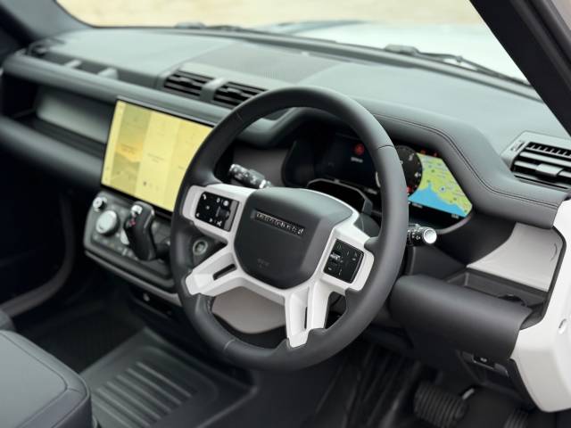 2025 Land Rover Defender 2026MY Defender 110 3.0 D250 S MHEV Hard Top SUV Auto Commercial MA-SV Styling Pack