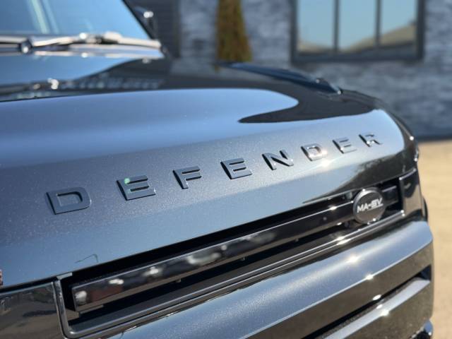 2026 Land Rover Defender 2026MY Defender 110 3.0 D250 S MHEV Hard Top SUV Auto Commercial MA-SV Styling Pack