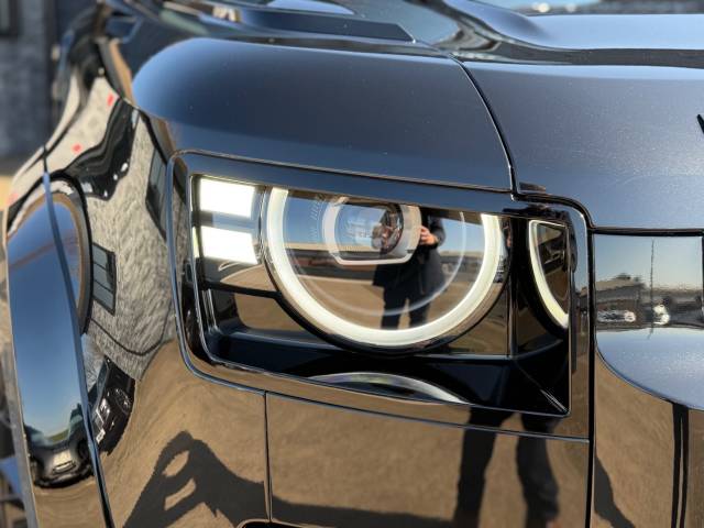 2026 Land Rover Defender 2026MY Defender 110 3.0 D250 S MHEV Hard Top SUV Auto Commercial MA-SV Styling Pack