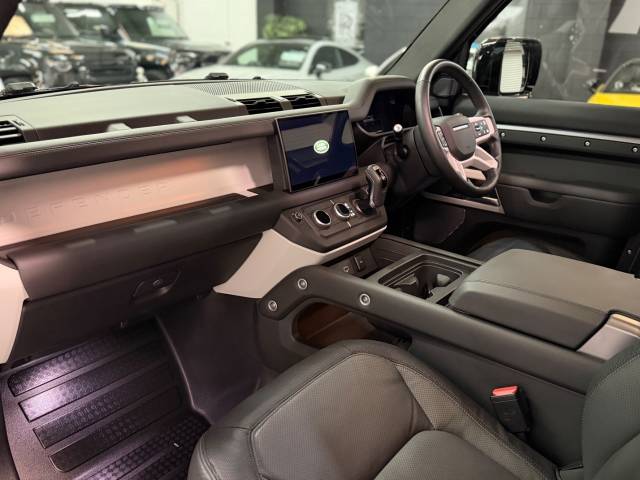 2024 Land Rover Defender 3.0 D300 X-Dynamic HSE 90 3dr Auto