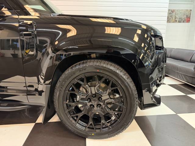 2026 Land Rover Defender 2026MY Defender 110 3.0 D250 S MHEV Hard Top SUV Auto Commercial MA-SV Styling Pack