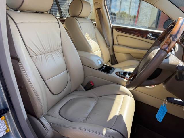 2006 Jaguar XJ Series XJ6 Sovereign 2.7 V6 TDVi 4dr Auto Saloon