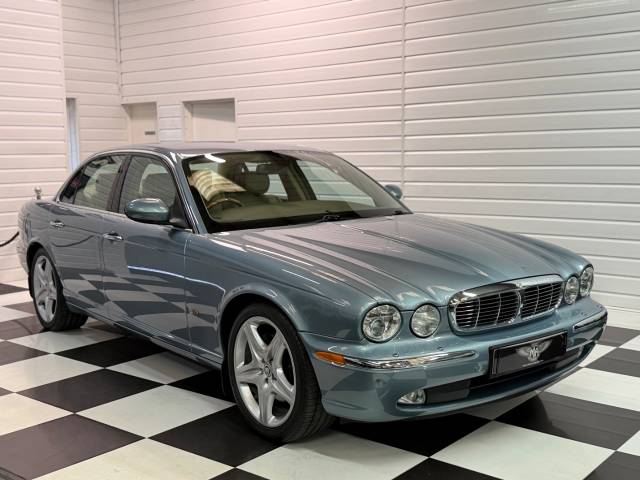 Jaguar XJ Series XJ6 Sovereign 2.7 V6 TDVi 4dr Auto Saloon Saloon Diesel Zircon Blue