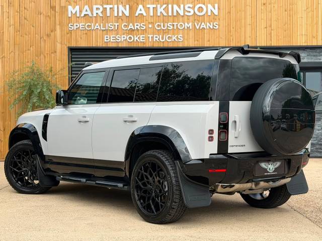 2026 Land Rover Defender 0.0 2026MY Defender 110 3.0 D250 S MHEV Hard Top SUV Auto Commercial MA-SV Styling Pack - 2026 (26)