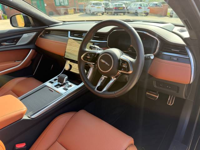 2024 Jaguar XF 2.0 D200 R-Dynamic HSE Black 5dr Auto