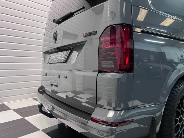 2022 Volkswagen Transporter 2.0 BiTDI 204 Highline Kombi Van 4MOTION DSG