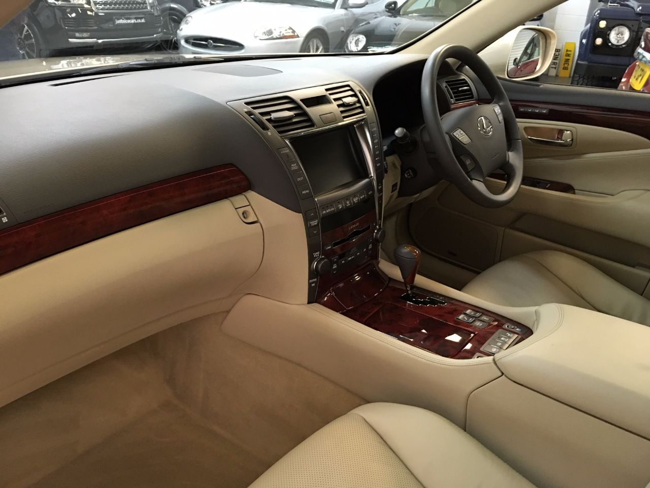 Lexus LS 460 4.6 V8 SE 4dr Automatic Saloon Petrol Amberley Gold Pearl