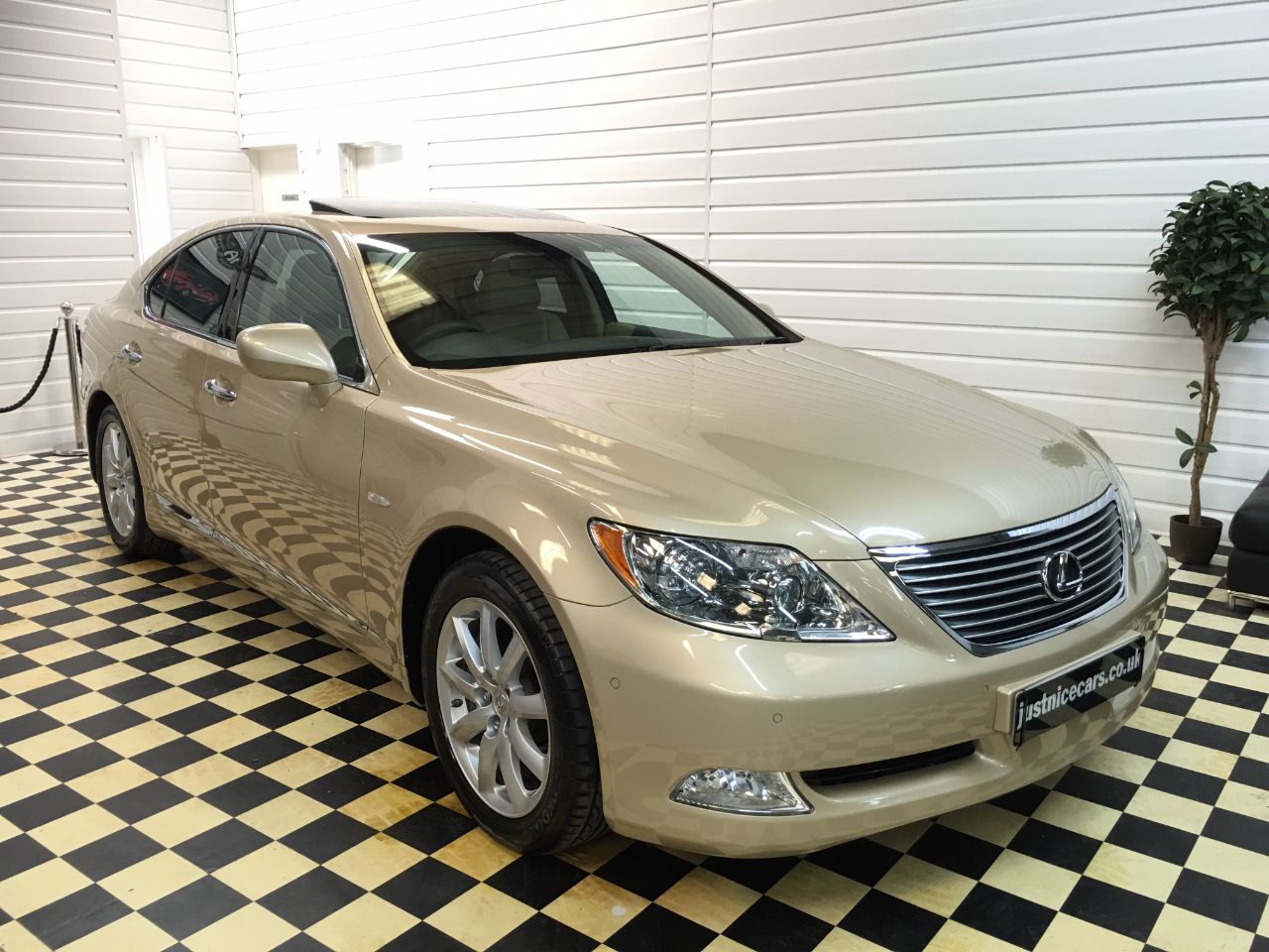 Lexus LS 460 4.6 V8 SE 4dr Automatic Saloon Petrol Amberley Gold Pearl