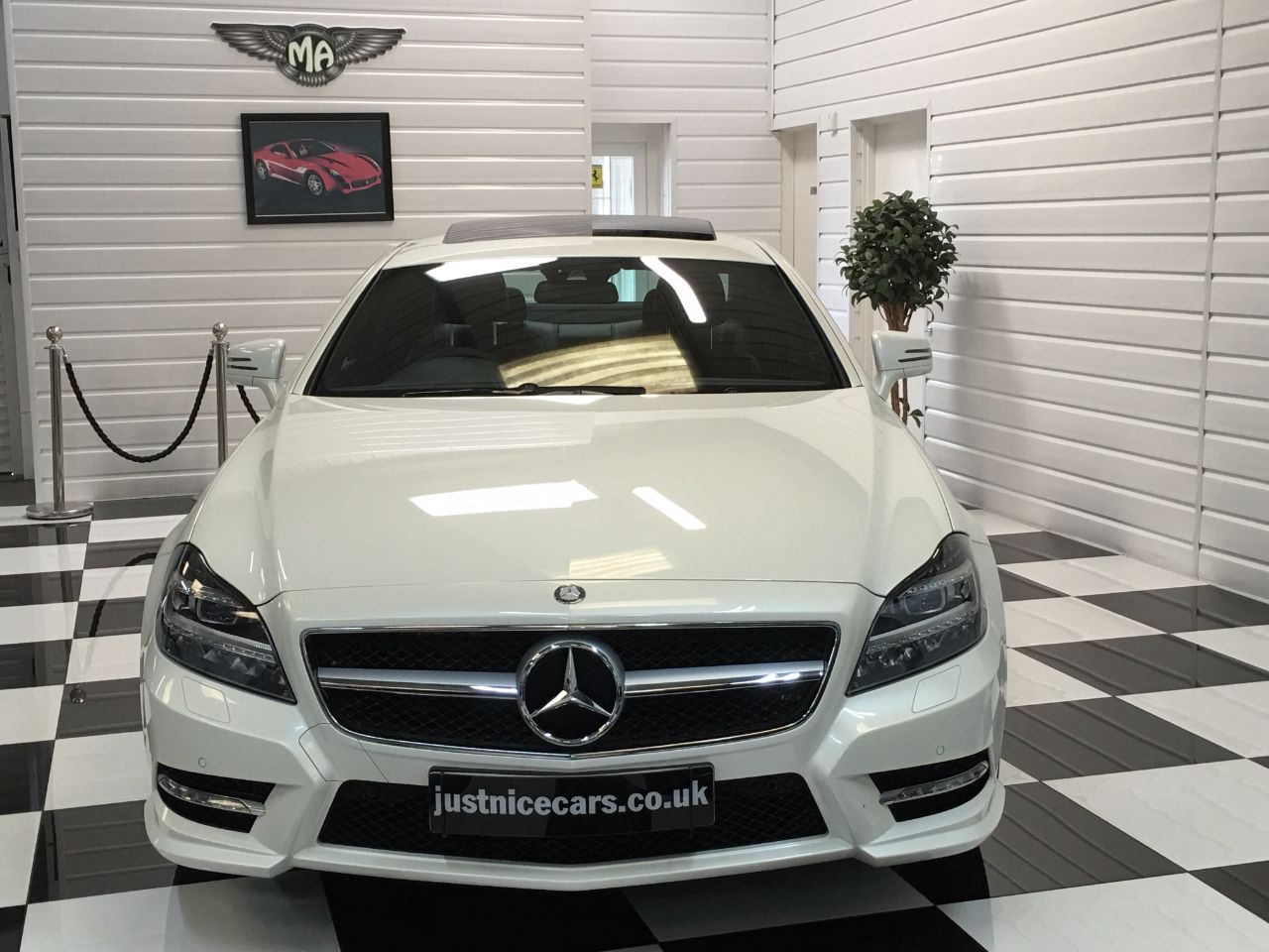 Mercedes-Benz CLS 3.0 CLS350 V6 CDI BlueEFFICIENCY AMG Sport 4dr Tip Auto Coupe Diesel Diamond White Pearl Metallic