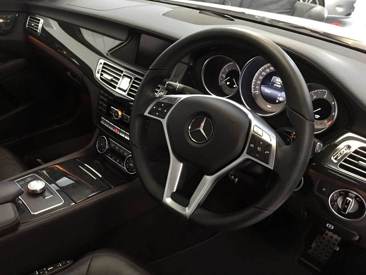 Mercedes-Benz CLS 3.0 CLS350 V6 CDI BlueEFFICIENCY AMG Sport 4dr Tip Auto Coupe Diesel Diamond White Pearl Metallic
