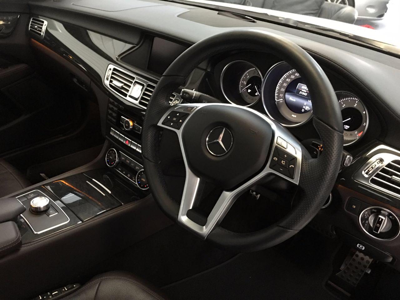 Mercedes-Benz CLS 3.0 CLS350 V6 CDI BlueEFFICIENCY AMG Sport 4dr Tip Auto Coupe Diesel Diamond White Pearl Metallic