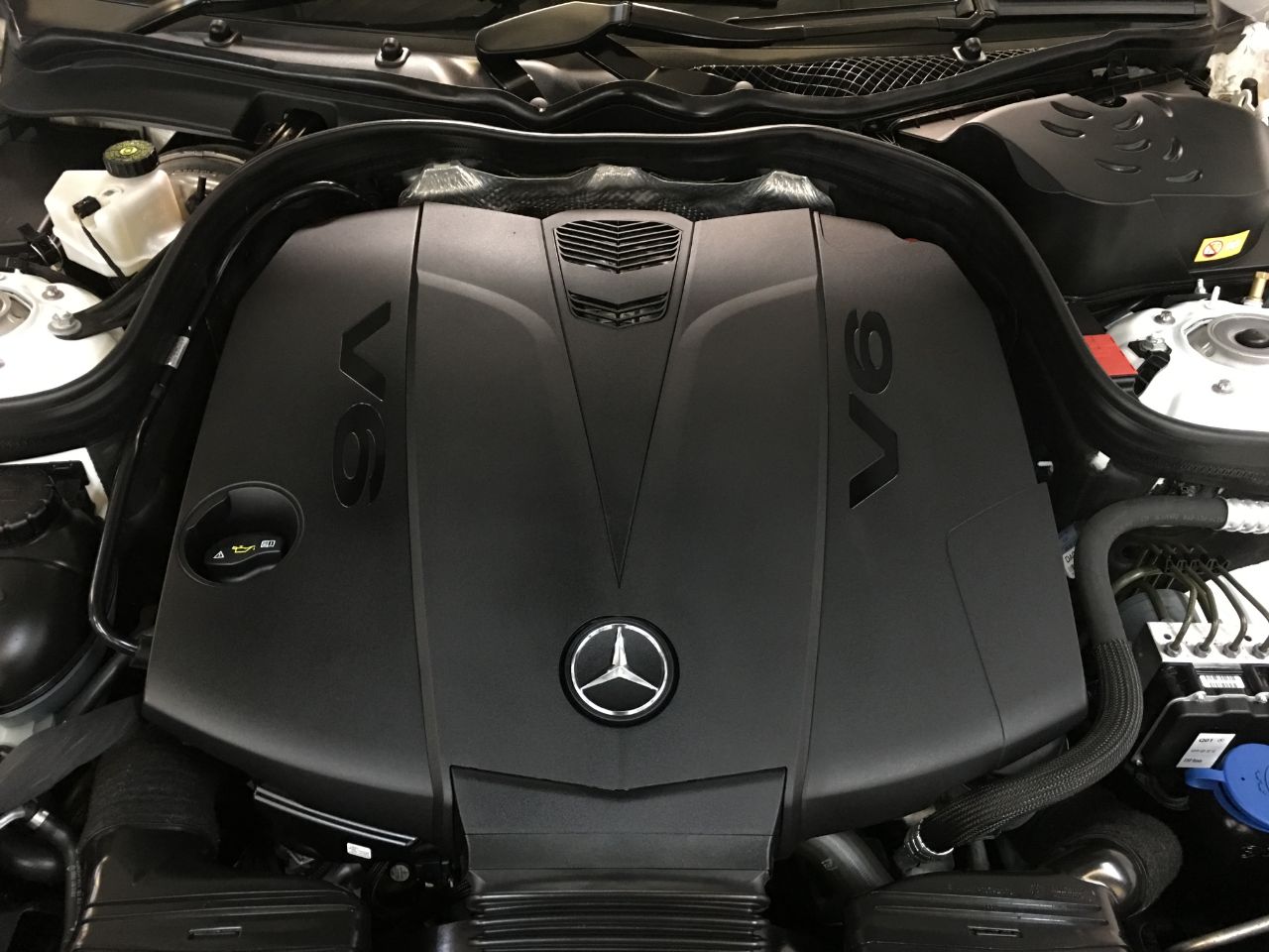 Mercedes-Benz CLS 3.0 CLS350 V6 CDI BlueEFFICIENCY AMG Sport 4dr Tip Auto Coupe Diesel Diamond White Pearl Metallic