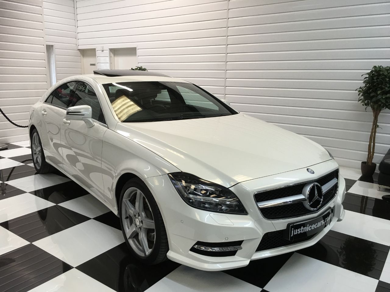 Mercedes-Benz CLS 3.0 CLS350 V6 CDI BlueEFFICIENCY AMG Sport 4dr Tip Auto Coupe Diesel Diamond White Pearl Metallic