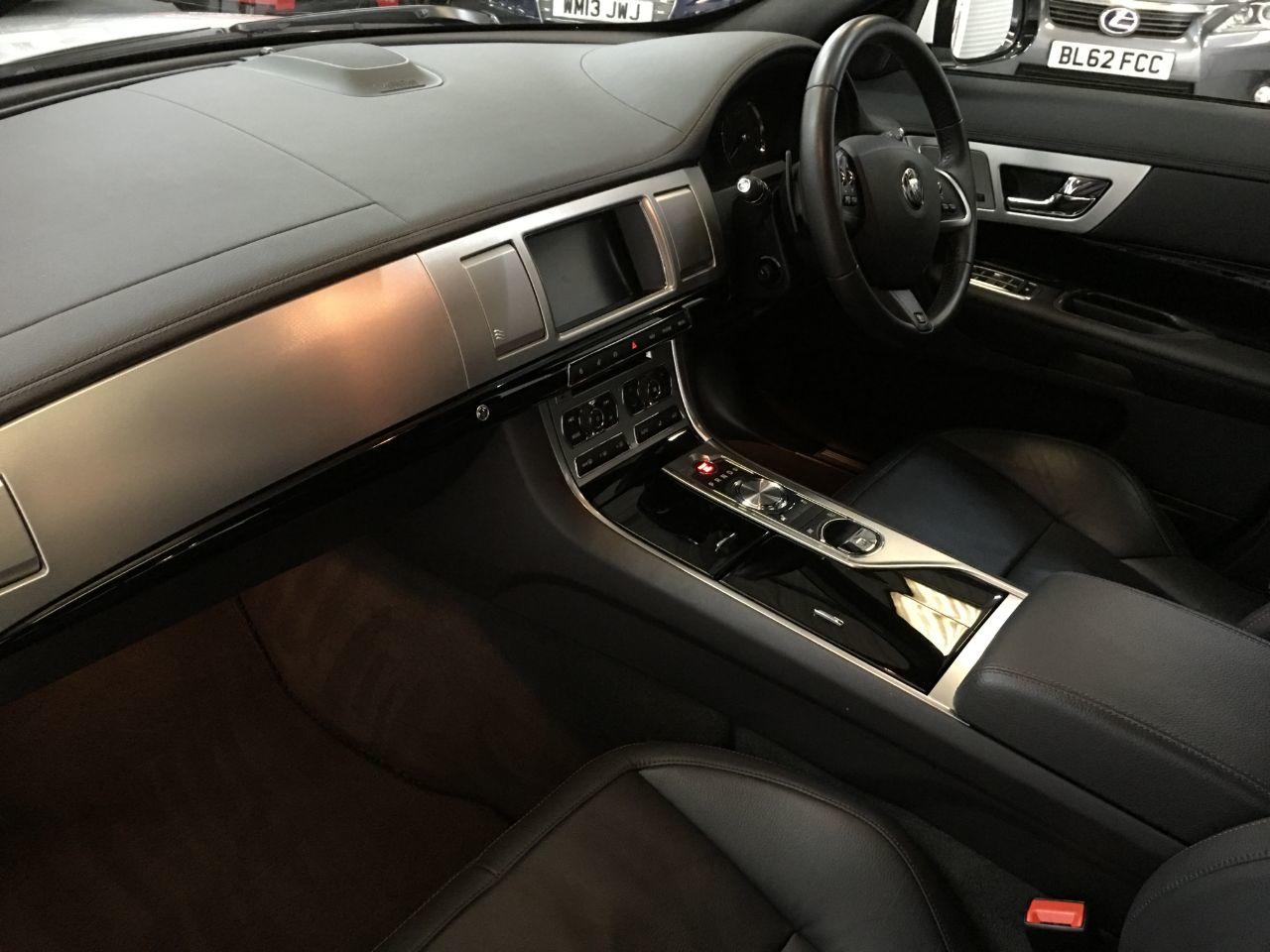 Jaguar XF 3.0d V6 R-Sport Black LE 4dr Auto 240BHP~BIG SPEC~ Saloon Diesel Glacier White