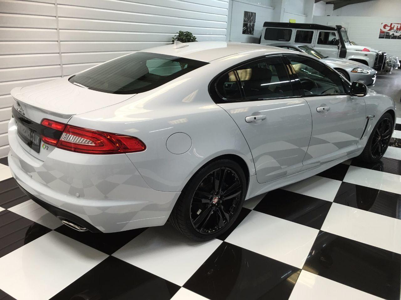 Jaguar XF 3.0d V6 R-Sport Black LE 4dr Auto 240BHP~BIG SPEC~ Saloon Diesel Glacier White