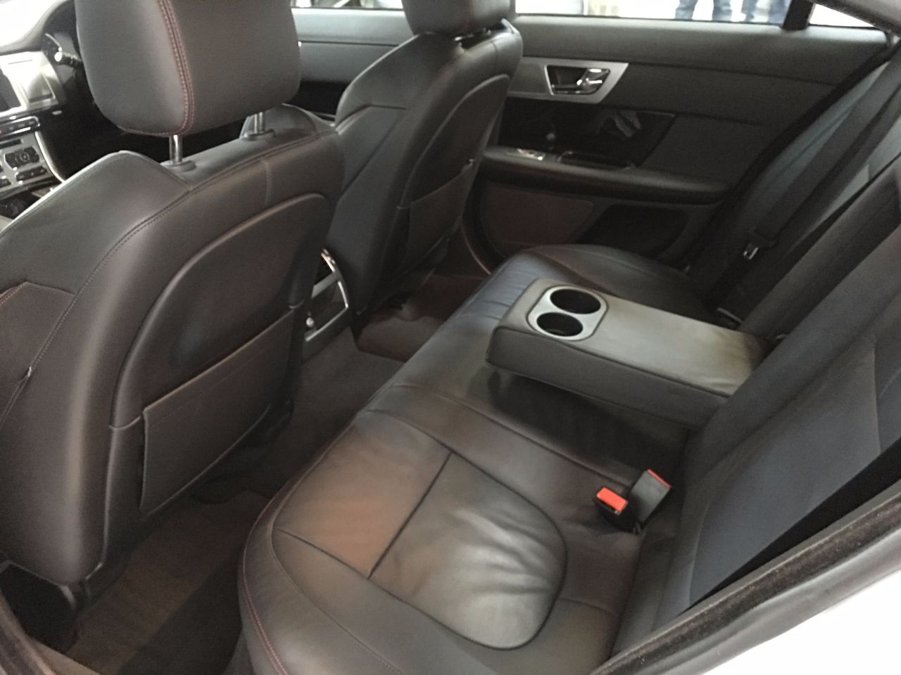 Jaguar XF 3.0d V6 R-Sport Black LE 4dr Auto 240BHP~BIG SPEC~ Saloon Diesel Glacier White