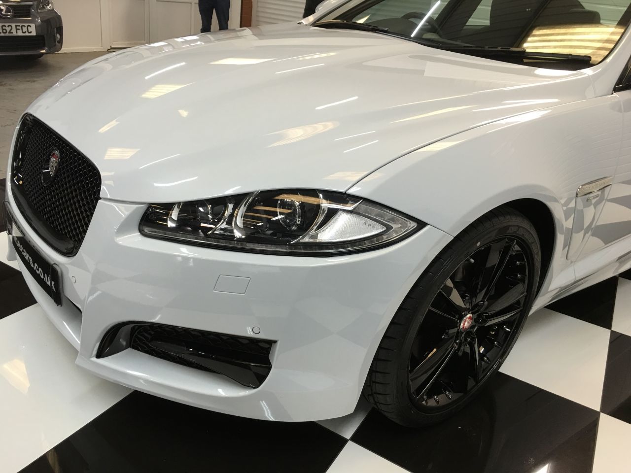 Jaguar XF 3.0d V6 R-Sport Black LE 4dr Auto 240BHP~BIG SPEC~ Saloon Diesel Glacier White