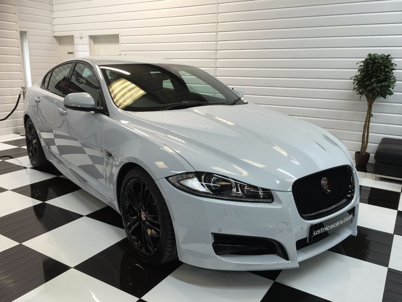 Jaguar XF 3.0d V6 R-Sport Black LE 4dr Auto 240BHP~BIG SPEC~ Saloon Diesel Glacier White