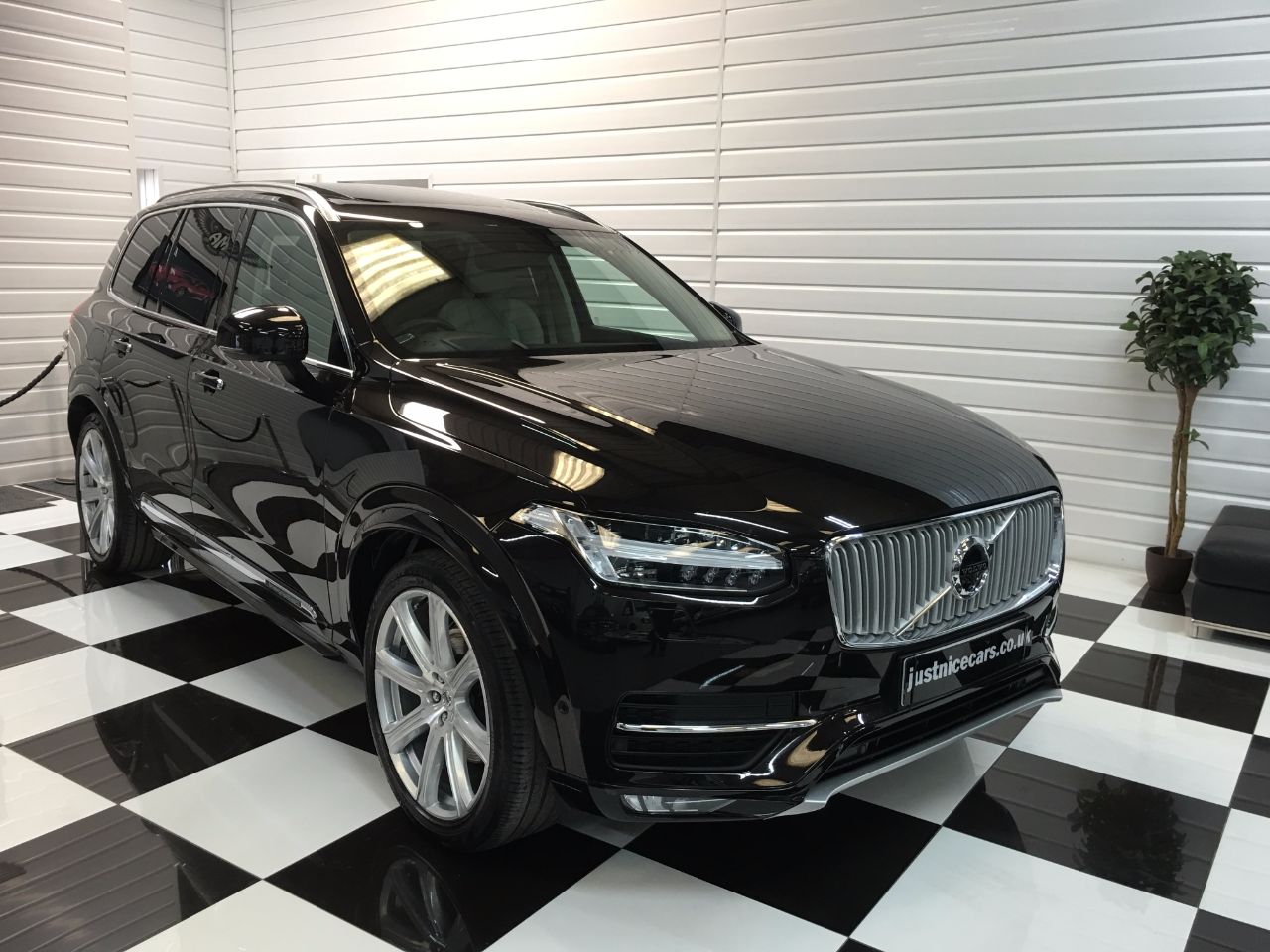Volvo XC90 2.0 D5 Inscription 5dr AWD Geartronic Estate Diesel Maple Brown Pearl