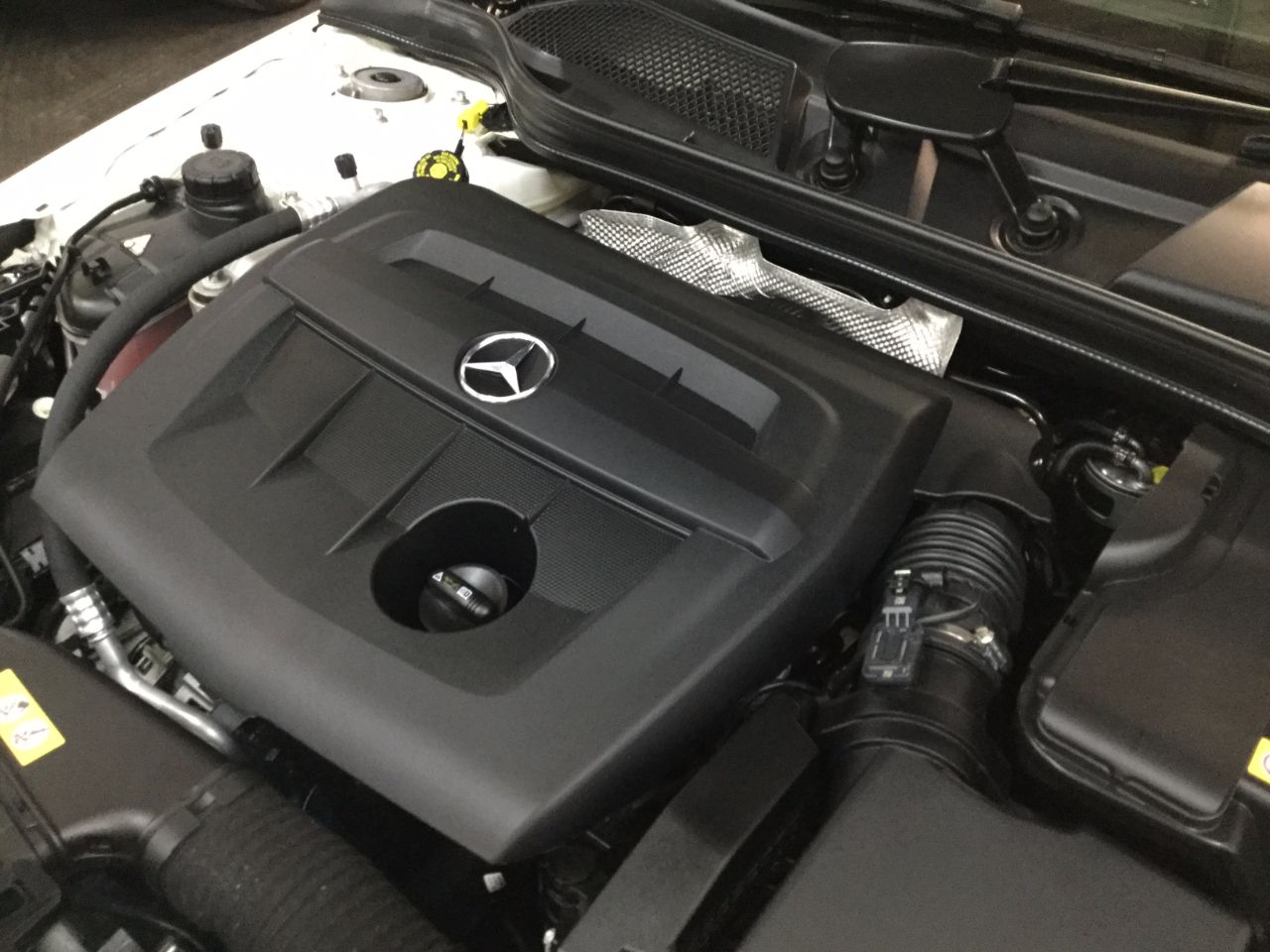 Mercedes-Benz A Class 1.5 A180d AMG Line Premium 5dr Auto SAT NAV~REVERSE CAMERA~ Hatchback Diesel Cirrus White