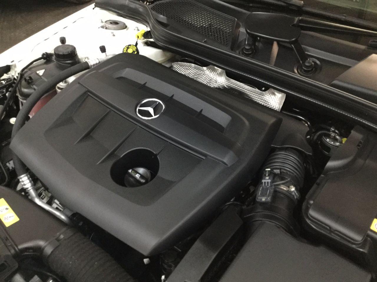 Mercedes-Benz A Class 1.5 A180d AMG Line Premium 5dr Auto SAT NAV~REVERSE CAMERA~ Hatchback Diesel Cirrus White