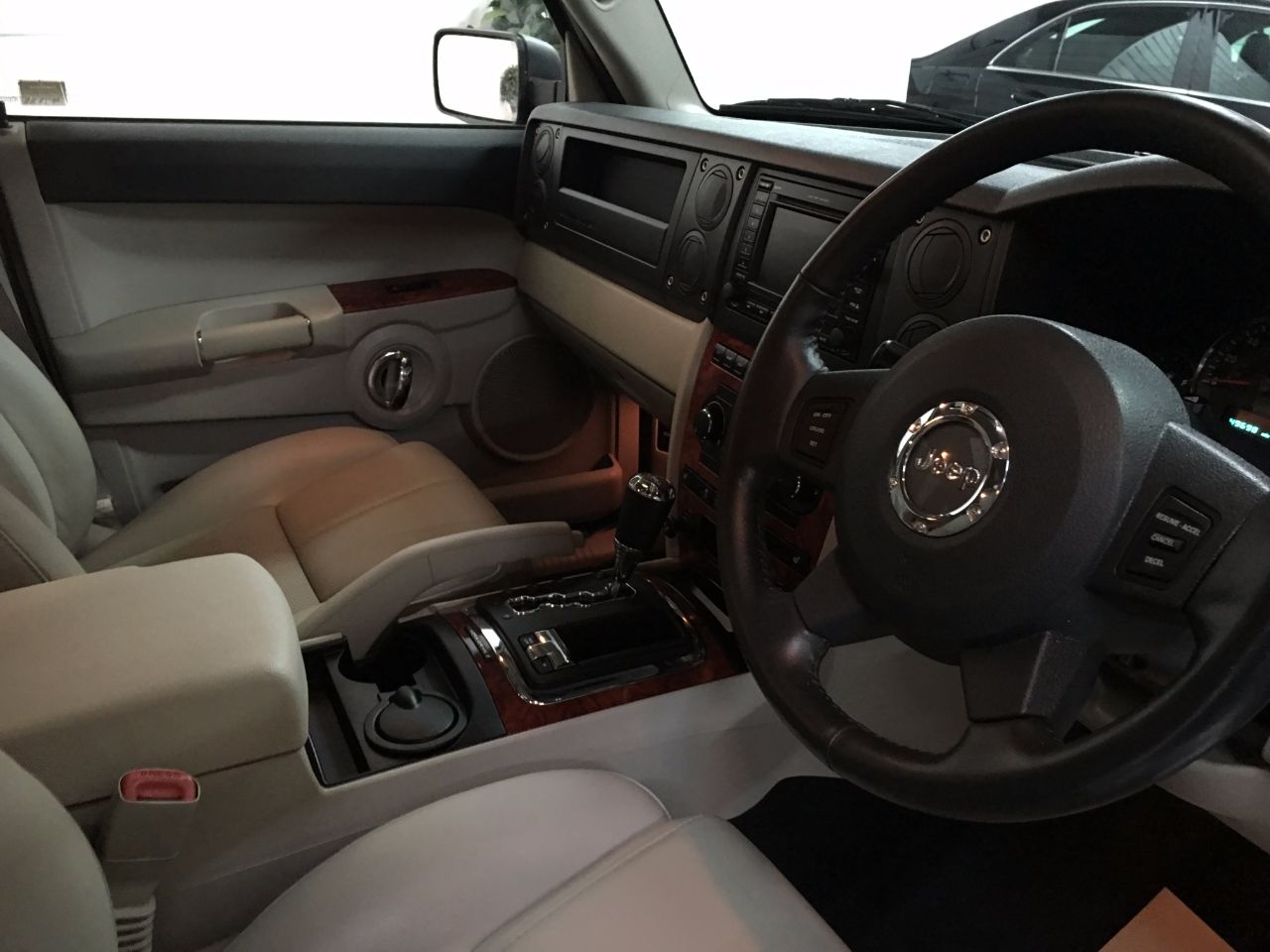 Jeep Commander 5.7 V8 Limited 5dr Automatic 7 Seater Estate Petrol Grey Metallic