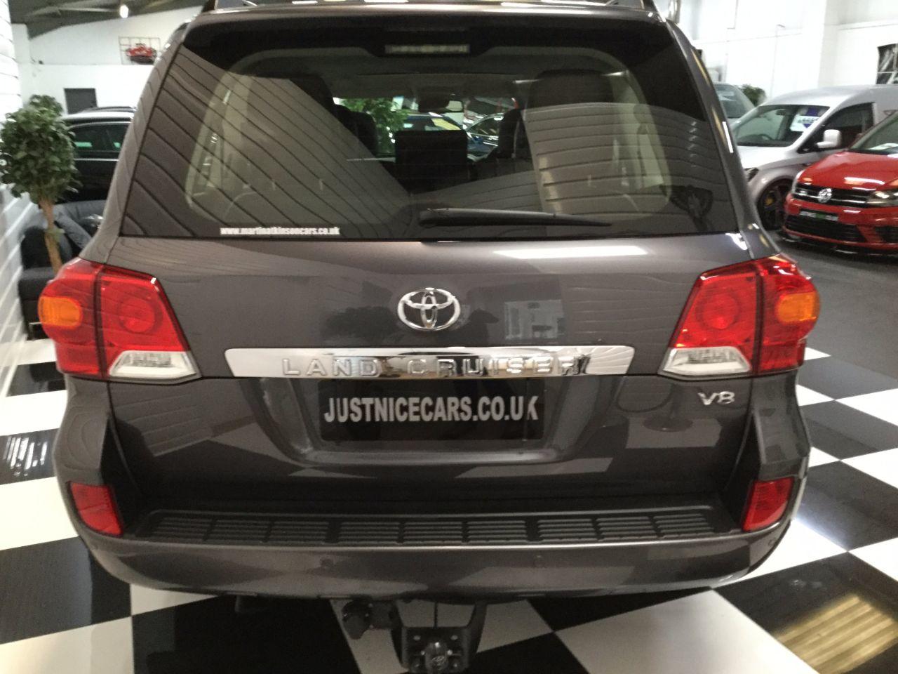 Toyota Land Cruiser 4.5 D-4D V8 5dr Auto Estate Diesel Grey Metallic