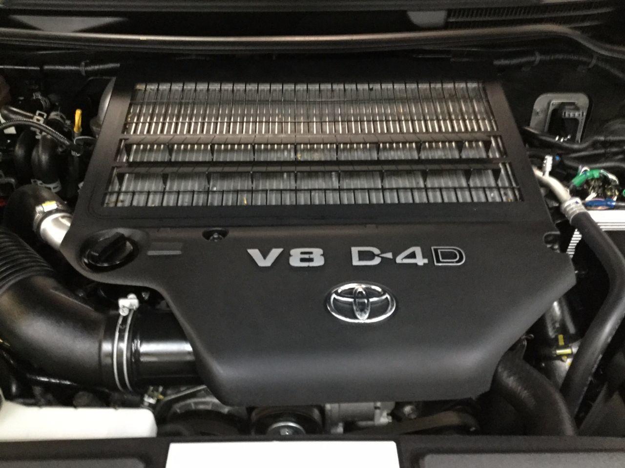 Toyota Land Cruiser 4.5 D-4D V8 5dr Auto Estate Diesel Grey Metallic