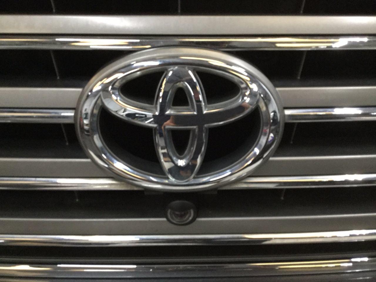 Toyota Land Cruiser 4.5 D-4D V8 5dr Auto Estate Diesel Grey Metallic