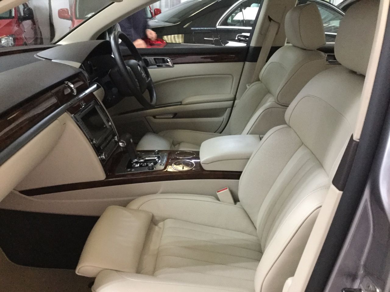 Volkswagen Phaeton 3.0 V6 TDI 4MOTION 4X4 4dr Auto Saloon Diesel Tempest Silver Grey