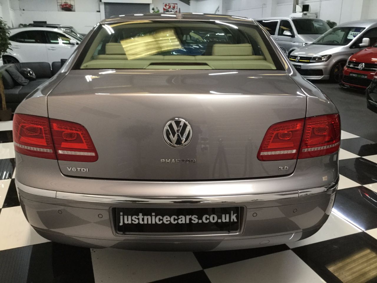 Volkswagen Phaeton 3.0 V6 TDI 4MOTION 4X4 4dr Auto Saloon Diesel Tempest Silver Grey