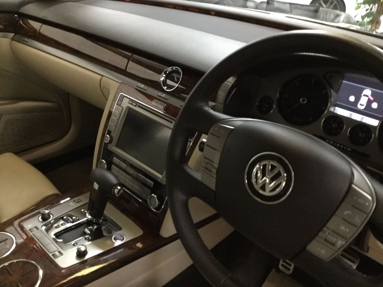 Volkswagen Phaeton 3.0 V6 TDI 4MOTION 4X4 4dr Auto Saloon Diesel Tempest Silver Grey