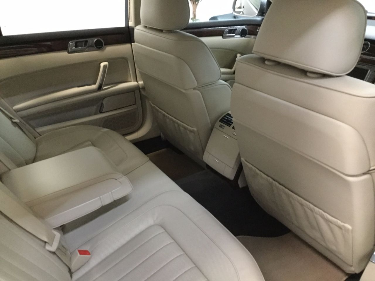 Volkswagen Phaeton 3.0 V6 TDI 4MOTION 4X4 4dr Auto Saloon Diesel Tempest Silver Grey