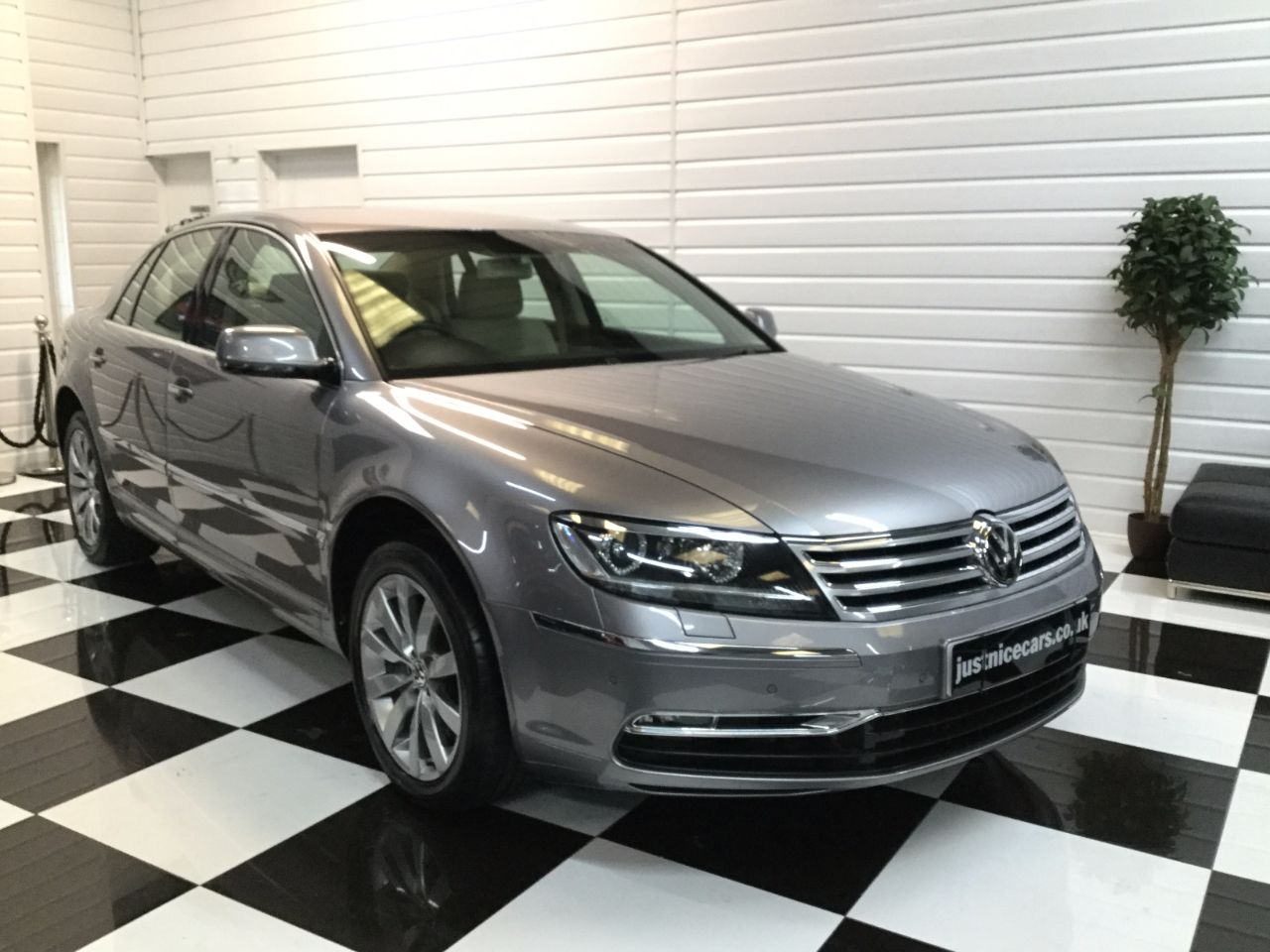 Volkswagen Phaeton 3.0 V6 TDI 4MOTION 4X4 4dr Auto Saloon Diesel Tempest Silver Grey