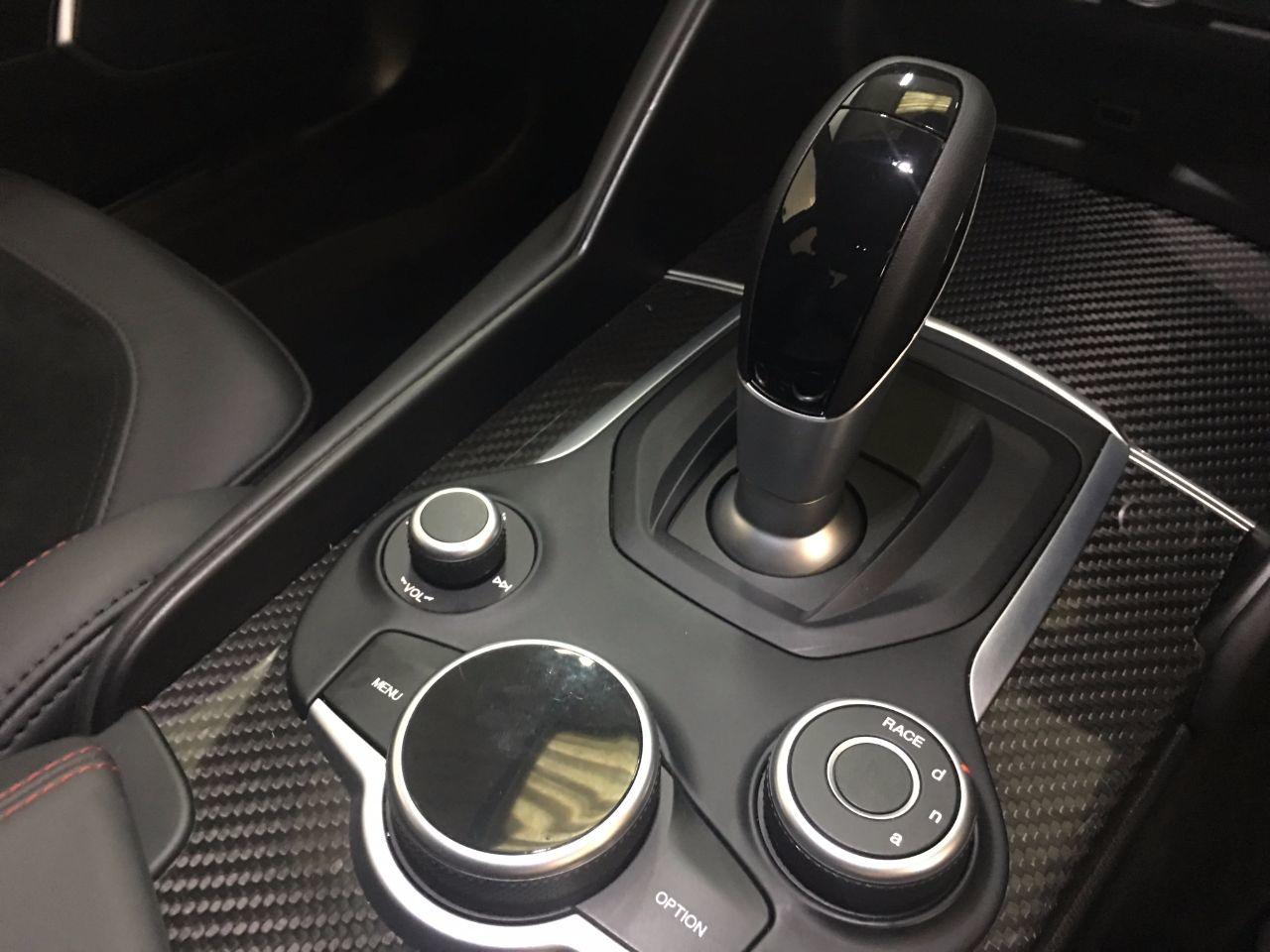 Alfa Romeo Giulia 2.9 V6 BiTurbo 510BHP Quadrifoglio 4dr Auto Saloon Petrol Volcano Black